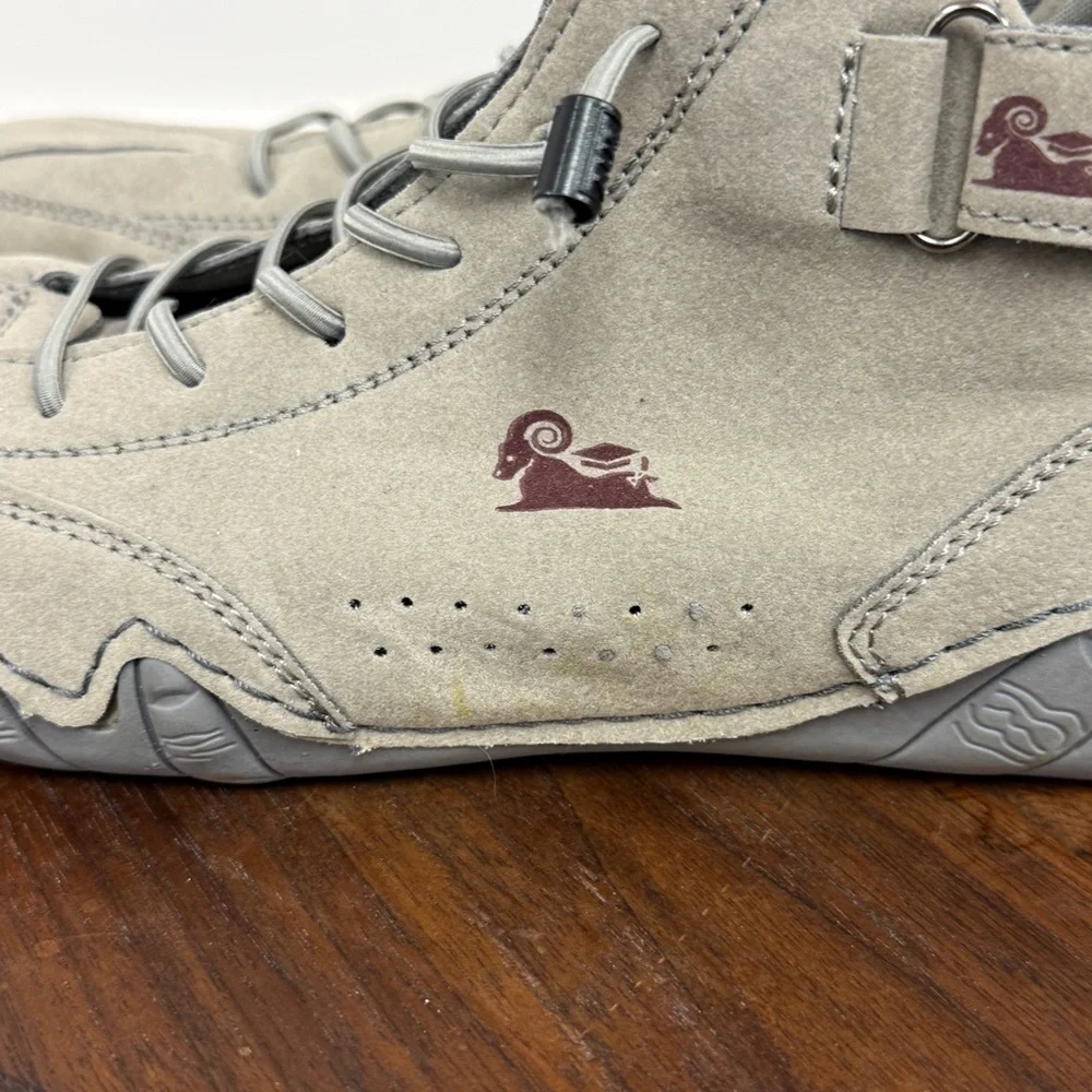 LDECK suede‎ leather high-top casual or hiking shoes in a taupe/grey color. Sz39